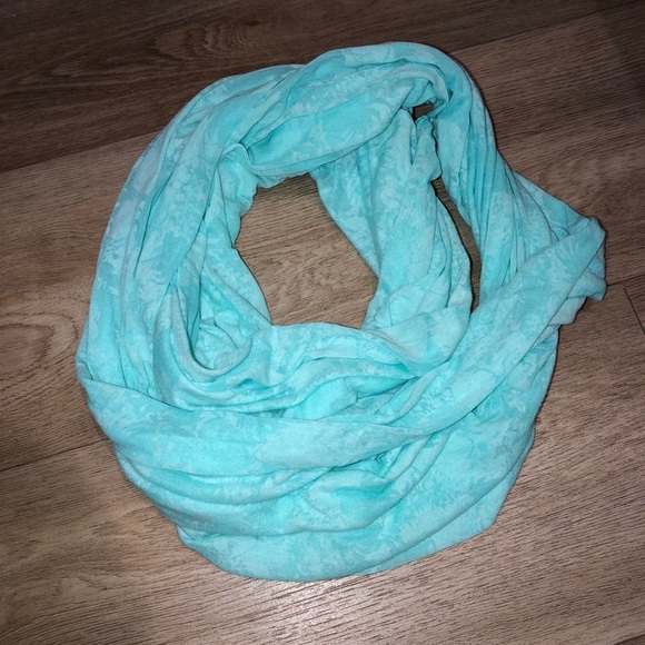 GAP Infinity Scarf - Picture 1 of 4